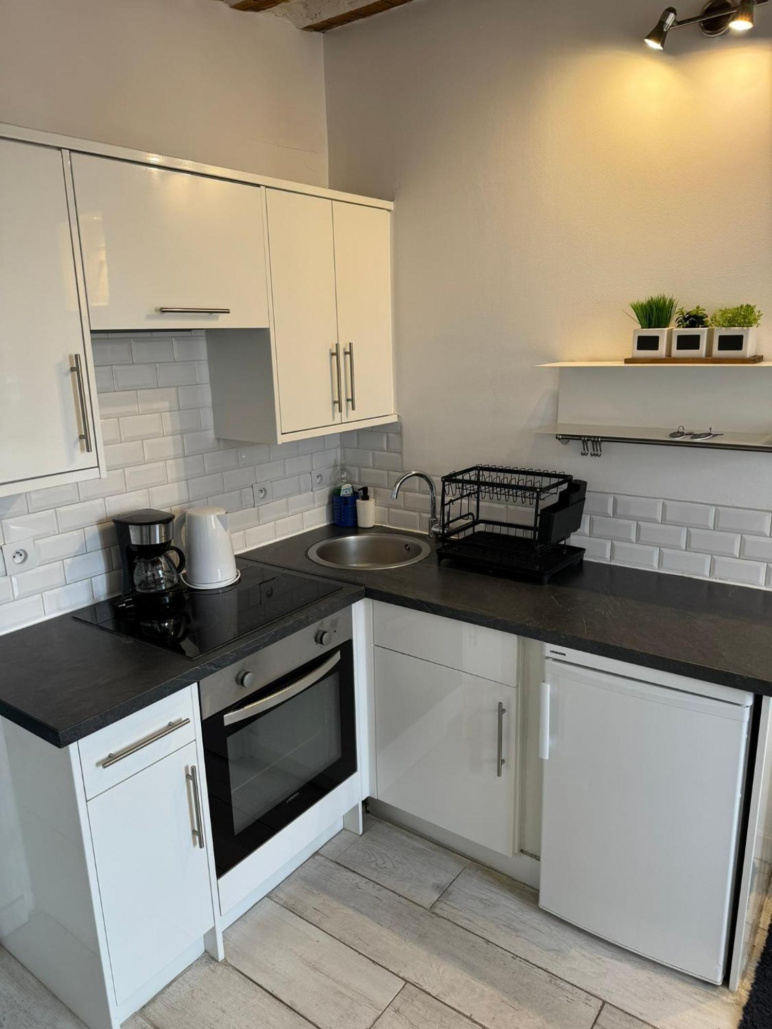 Freshly Tastefully Renovated Apartments In Heart Of Old Antibes Eksteriør billede